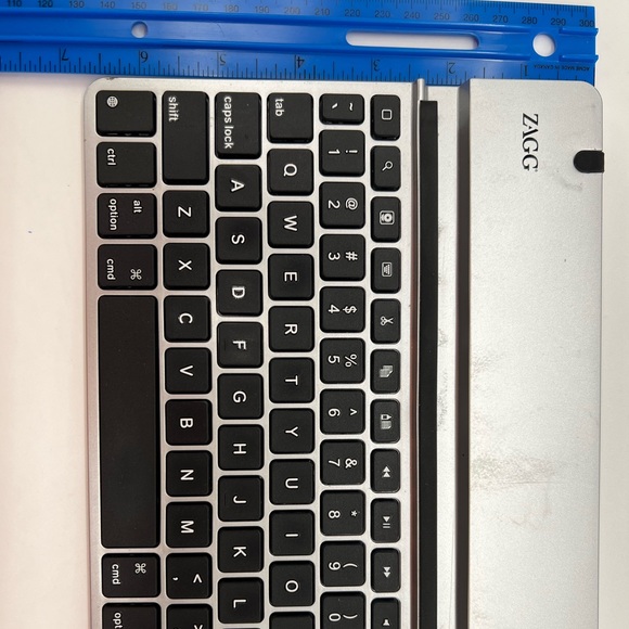 Zagg Keyboard and Charger - Picture 3 of 3